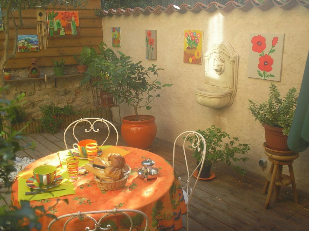 La Maison Du Bonheur Aups Exterior foto